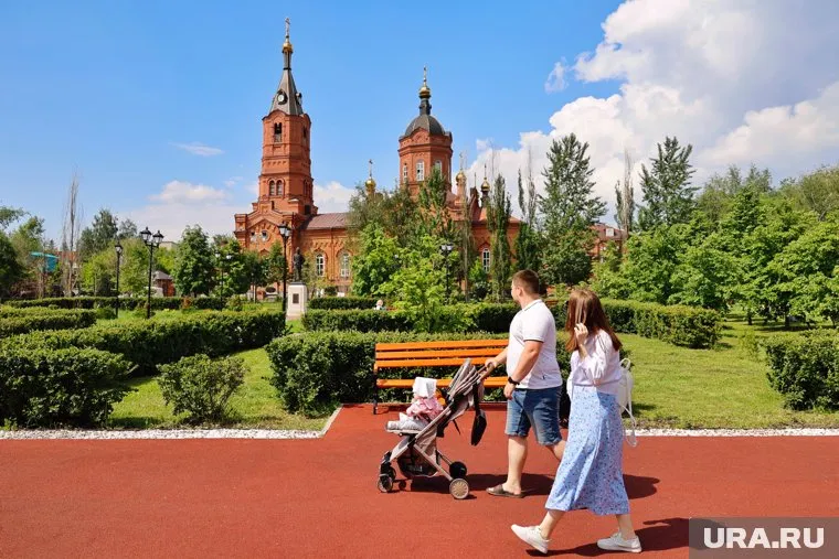 Политики пожелали благополучия курганским семьям