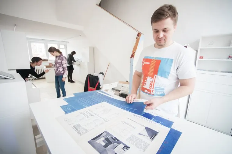 Музей конструктивизма "Ячейка F" за несколько часов до открытия. Дом Гинзбурга. Екатеринбург, конструктивизм, сучков никита, музей, ячейка эф