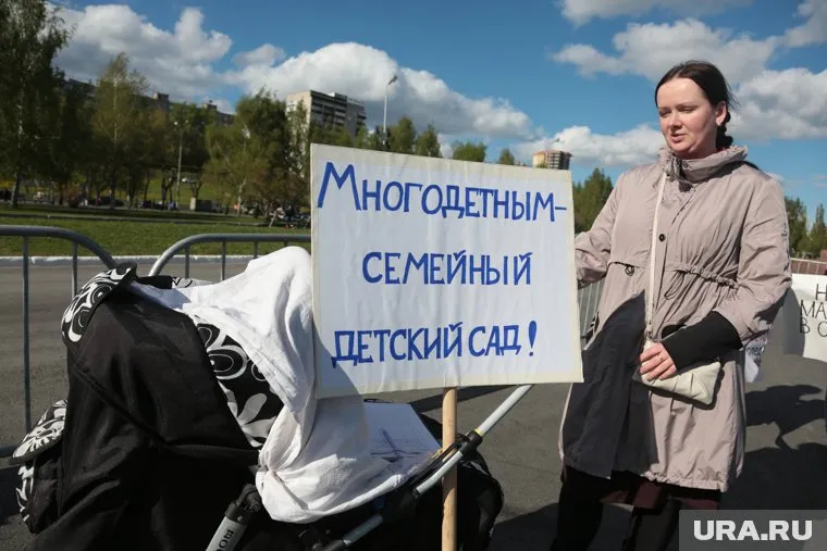 Главная проблема, которую подняли пикетчики, - это нехватка мест в детсадах и школах