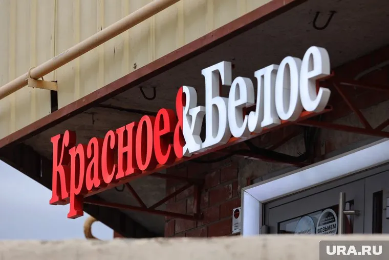 Продавец сети магазинов «Красное&Белое» станцевал польский танец на перекрестке