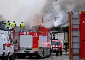 Shot: в Подольске вспыхнули машины рядом со зданием ГИБДД
