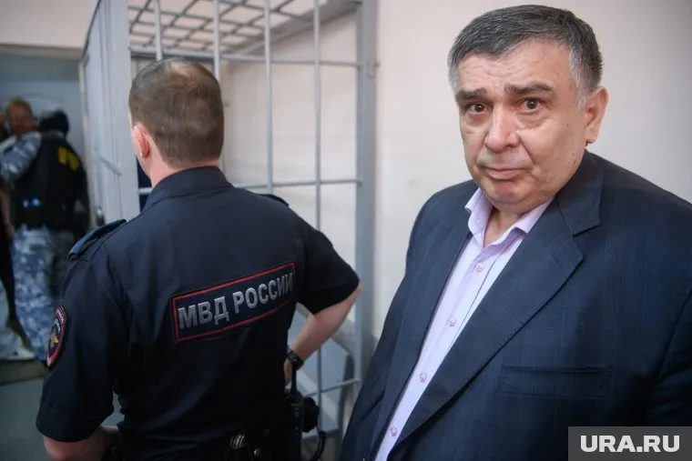 До задержания Шахин Шыхлински был в суде, где поддерживал задержанных соотечественников