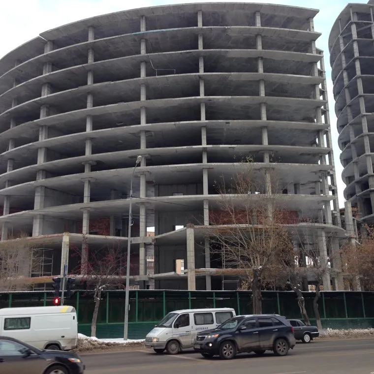 Упал подъемный кран. Тюмень