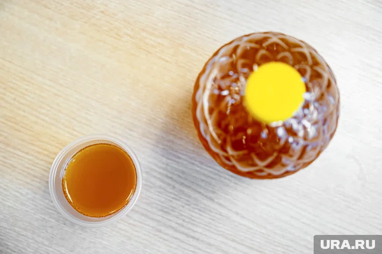 Нефтяник из ХМАО получил выговор из-за самодельного напитка, найденного в вагончике