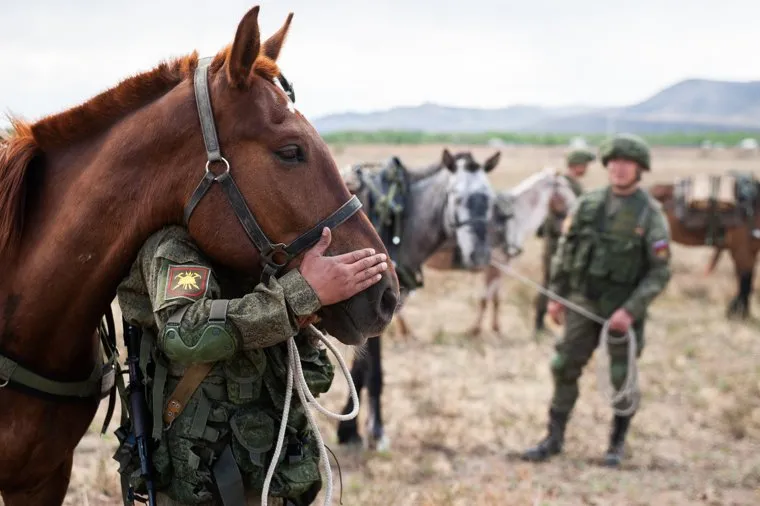 Учения горного мотострелкового соеденинения на полигоне Кара-Хаак. Республика Тыва, Кызыл