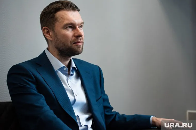 По мнению Алексея Вихарева, он становится объектом политической травли