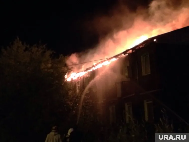 Пожарные не смогли отстоять деревянные строения