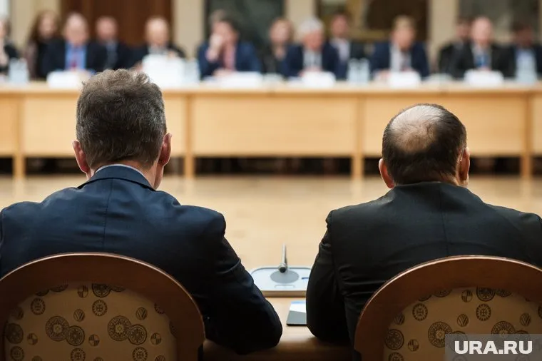 Андрей Козицын вмешался в конфликт между думой Екатеринбурга и администрацией города. Свое недовольство ситуацией высказывал и Игорь Алтушкин