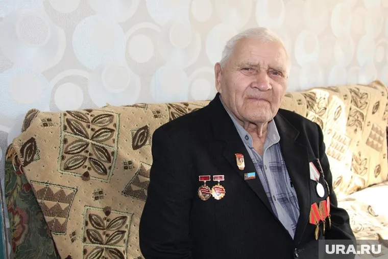 В преддверии Дня Победы сотрудники ПАО «КГК» традиционно поздравляют ветеранов