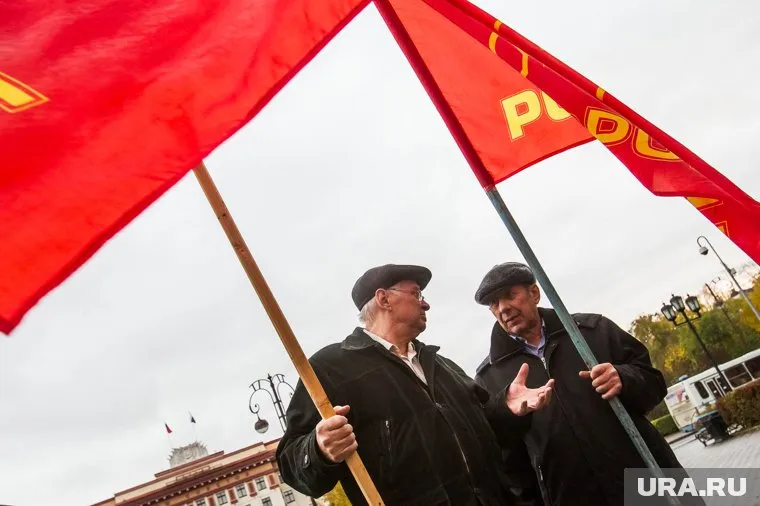 В Советском депутаты от КПРФ подали документы на участие в выборах в районную думу