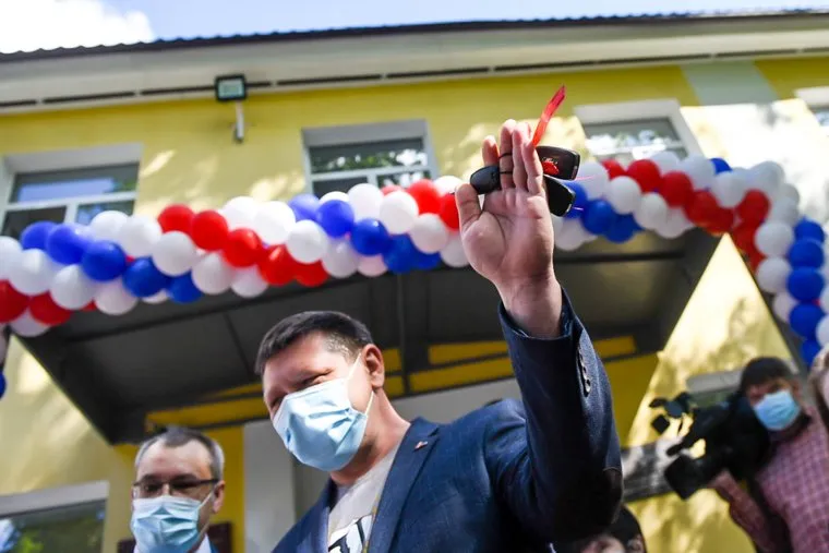 Передача автомобилей Скорой медицинской помощи бригадам медиков. Екатеринбург