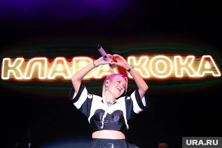 Певица раскроет свой номер телефона, если ее песня попадет в топ-10