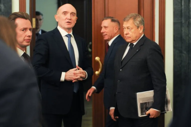 Подписание трехстороннего соглашения между РМК, Кобылкиным и Дубровским. Челябинск, аристов александр, зюзин игорь, бурматов владимир, дубровский борис