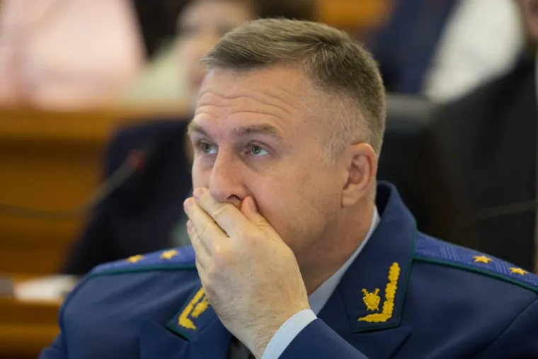 Заседание ПравительстваКурганской области. Курган, ткачев игорь, закрывает рот рукой