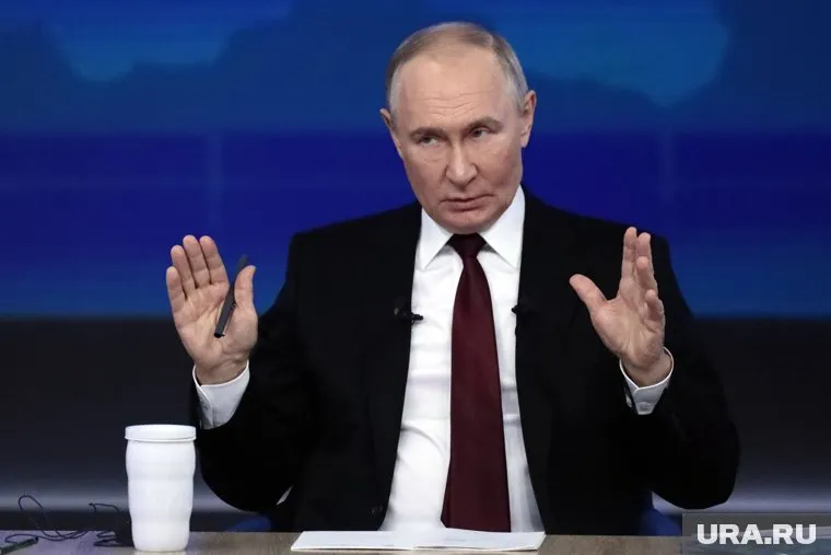 Темпы ремонта и строительства дорог в РФ не должны быть снижены, подчеркивает президент 
