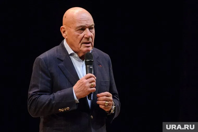 Владимир Познер отказался участвовать в эфире и покинул студию