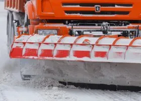 Между Челябинском и Екатеринбургом начали расчистку трассы М-5 от снега