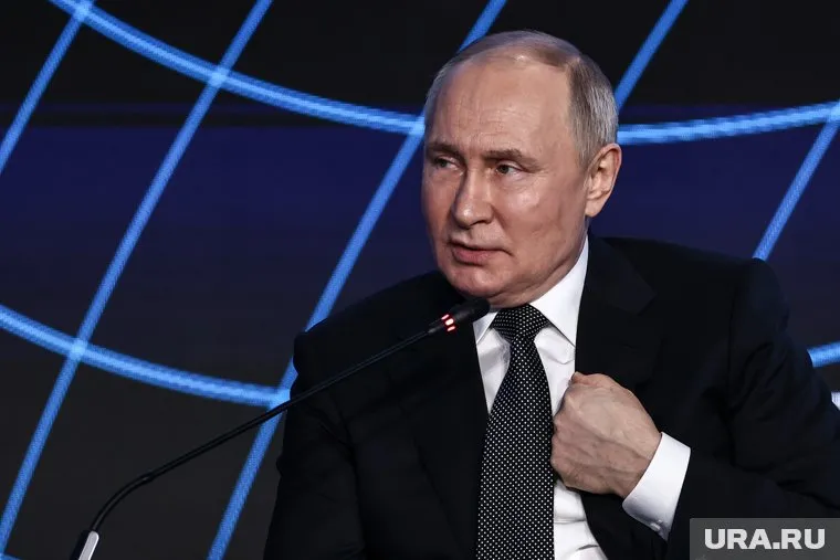Путин поблагодарил экс-главу Минспорта за его работу на посту