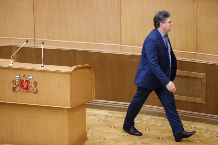 Утверждение старых новых министров и замгубернаторов Свердловской области на очередном заседании заксобрания. Екатеринбург, злоказов андрей, трибуна, уходит, выступление, речь, ступление