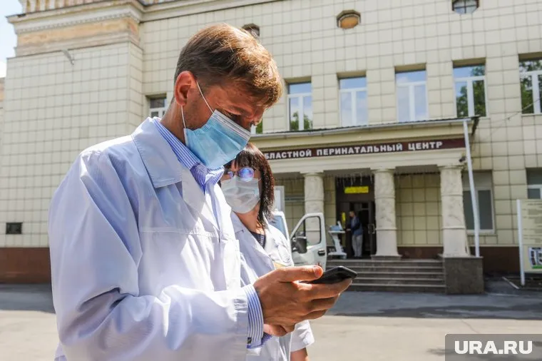 Юрий Семенов вернется в областной перинатальный центр, где был главврачом до назначения министром