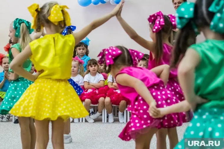 В школе искусств Наталью Ротенберг встречали танцами