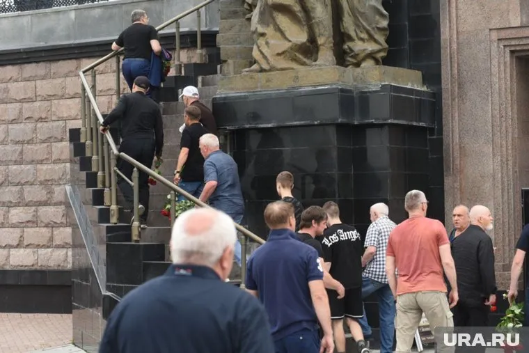 Прощание с Маевским стартовало в Храме на Крови