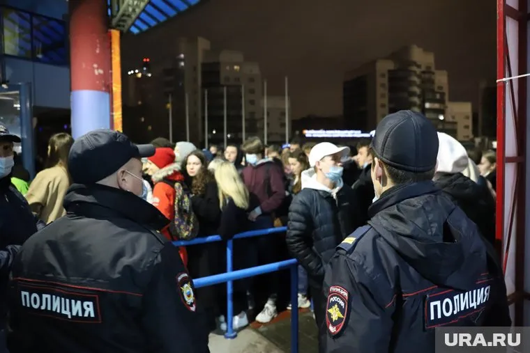 Силовики потребовали зрителей приготовить документы и покинуть зал, сообщил очевидец (архивное фото)
