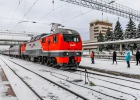 Поезд, застрявший под Челябинском, начал движение в ХМАО