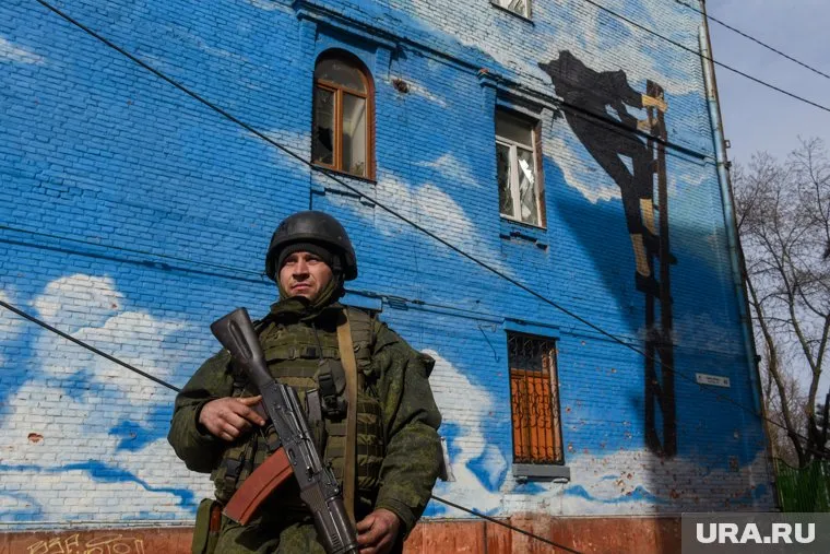 Российские военные зачищают окраины взятого под контроль города Попасная