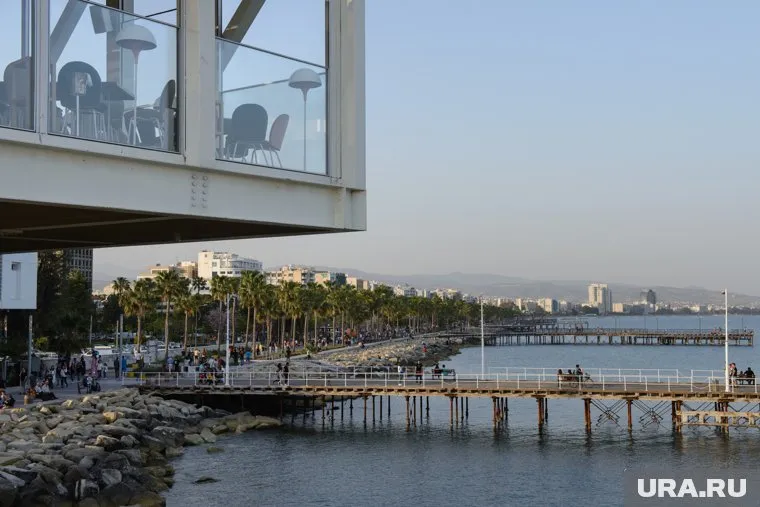 На Кипре ввели ограничения для невакцинированных