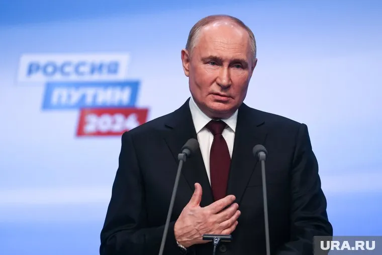 Владимир Путин появился на концерте в честь воссоединения России и Крыма