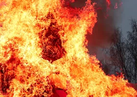 В ХМАО загорелся продуктовый магазин крупной сети