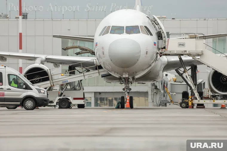 На борту задержанного рейса находилось 126 пассажиров