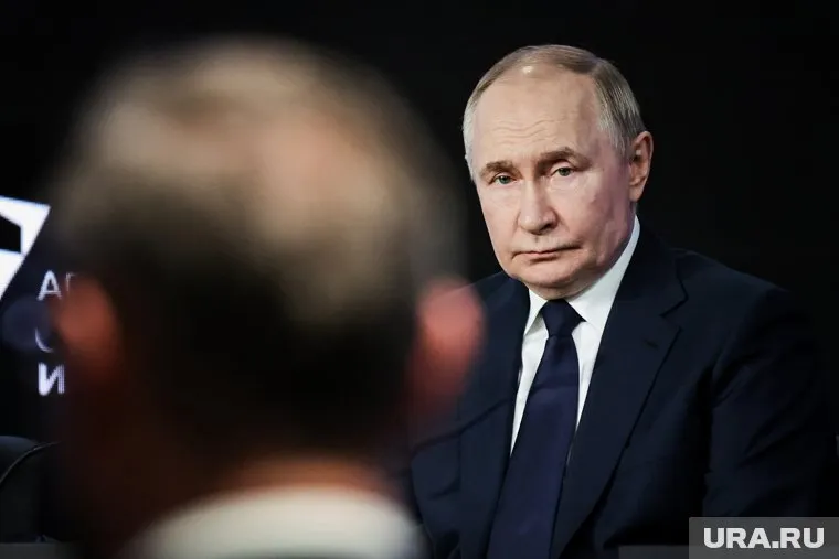 Президент Владимир Путин неожиданно провел Совбез в очном формате