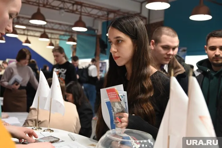 На производстве востребованы горные инженеры по открытым и горным работам, обогатители, маркшейдеры, электроэнергетики и геологи