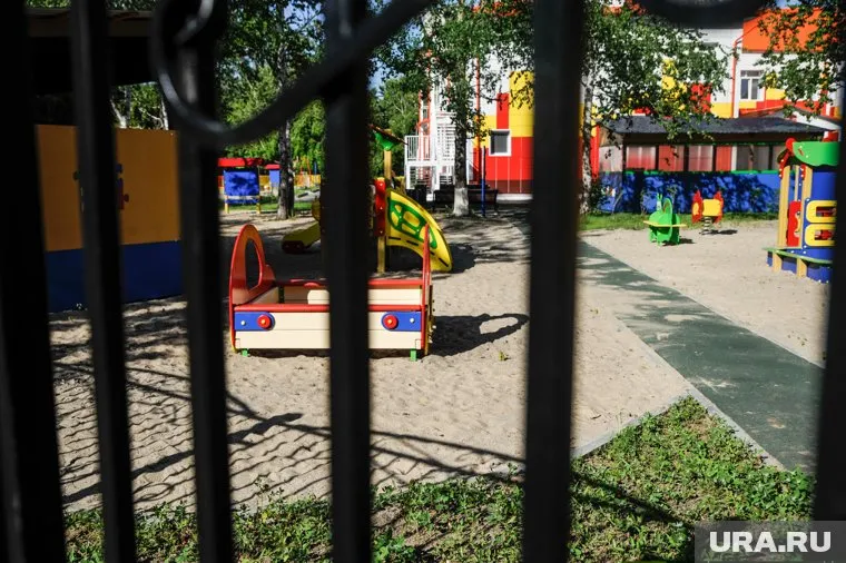 Тело девочки нашли в игровом домике на площадке детского сада