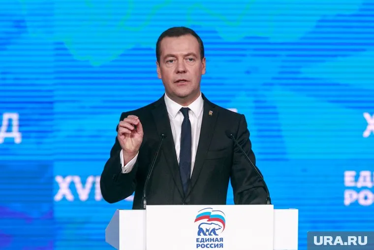 Если женщин, принимающих ответственные решения во власти, будет больше, это будет лучше и для власти, и для страны, уверен Дмитрий Медведев
