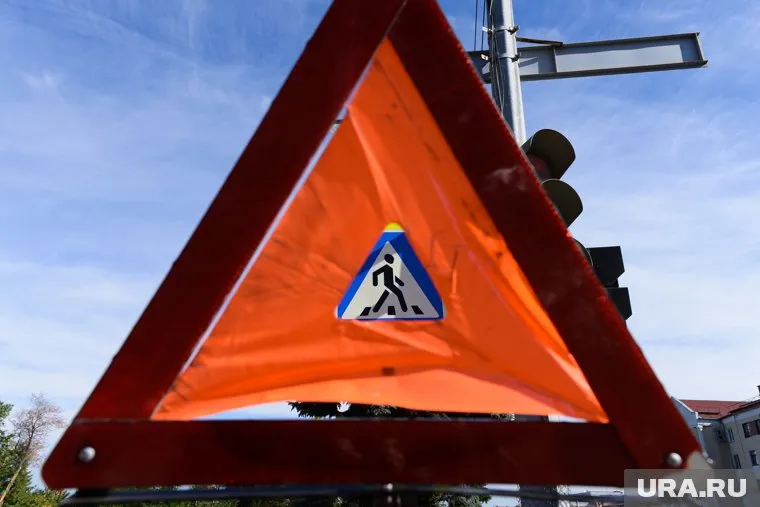 В результате ДТП автомобиль вылетел на тротуар с пешеходами