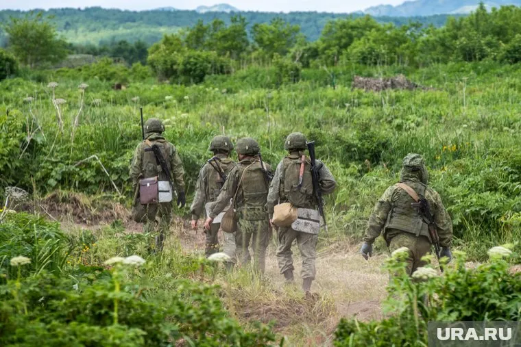 Украинские солдаты хотят оставить Марьинку, считает боец ВС РФ