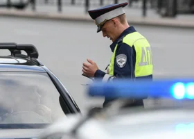 Водителя без номеров поймали на трассе М-12 в Свердловской области