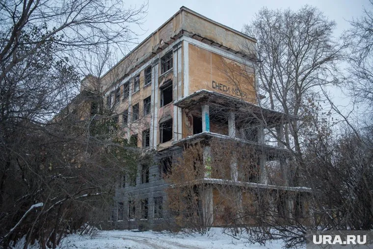 Больница «Скорой помощи» брошена уже 17 лет, однако это не мешает ей носить статус объекта культурного наследия