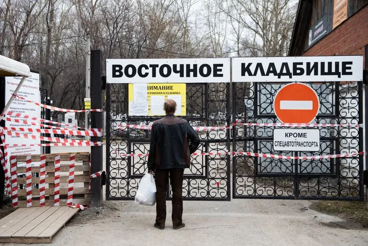 Кладбища города во время Радоницы. Екатеринбург