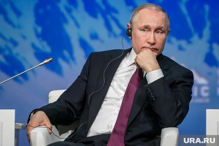 Владимир Путин воспользовался личным телефоном одного из помощников, сообщил Дмитрий Песков