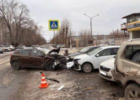 Пьяный водитель вдребезги разбил шесть припаркованных машин в Челябинске
