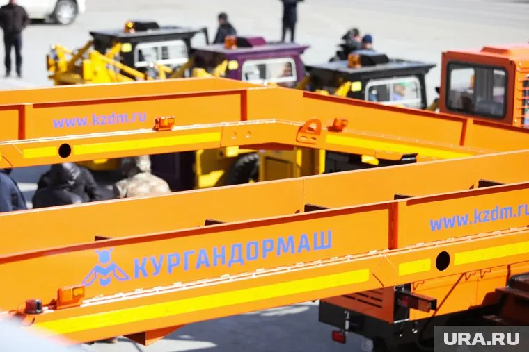 «Кургандормаш» разработал мини-погрузчик с электроприводом