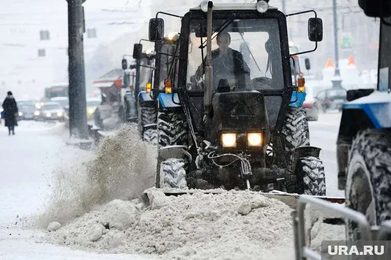 Уборочную технику вывели в нескольких городах