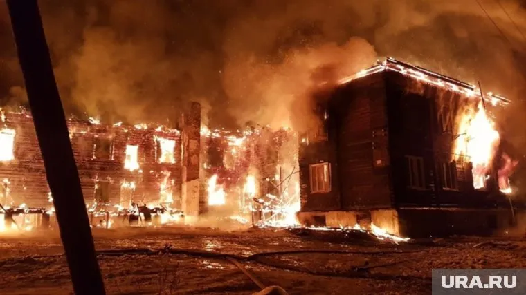 Сгоревший двухэтажный дом был построен в 1930 году