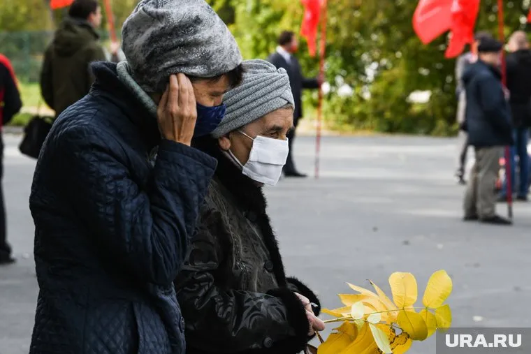 Осенью могут сложиться несколько факторов, которые дадут мощную волну заболеваемости COVID-19