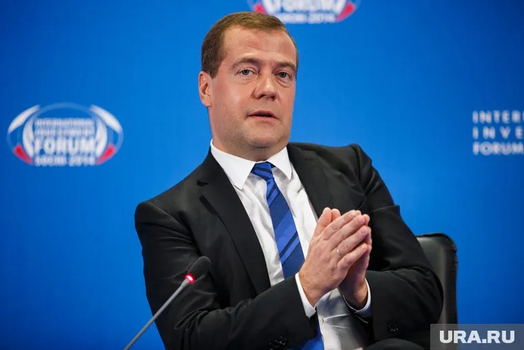 Дмитрий Медведев прилетает в Челябинск на форум по промышленной политике