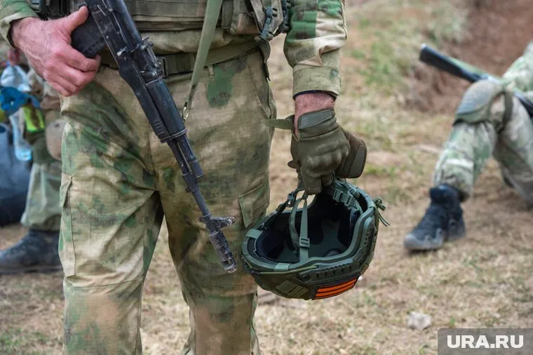 В ходе выполнения боевых задач мужчина получил ранение и сейчас лежит в госпитале